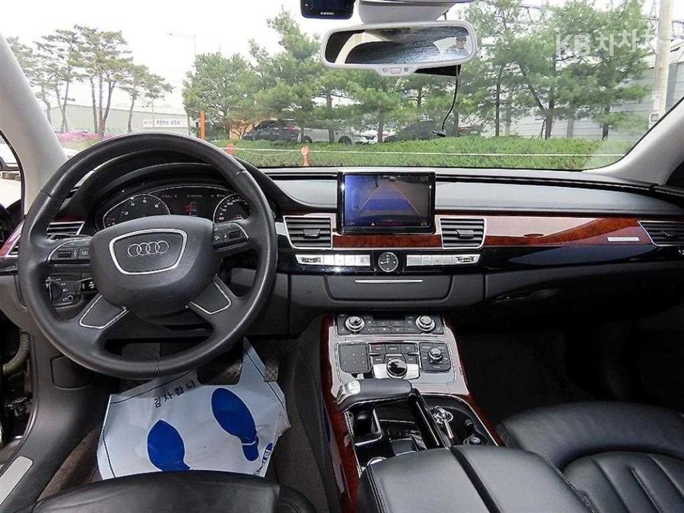 Audi A8 — miniaturë 7