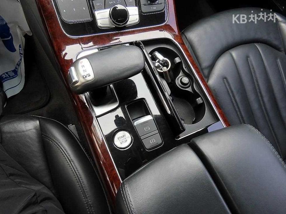 Audi A8 — miniaturë 9