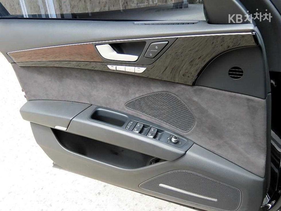Audi A8 — miniaturë 10