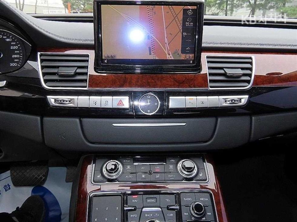 Audi A8 — miniaturë 11