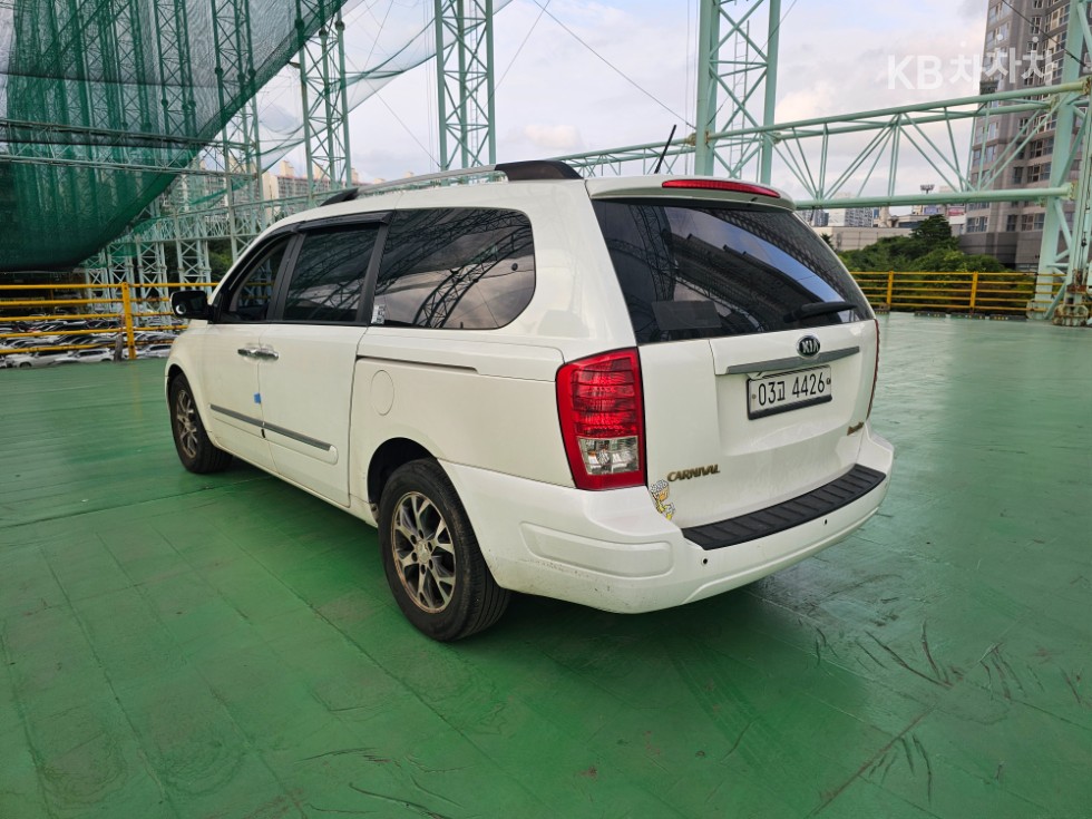 Kia Carnival — miniaturë 4
