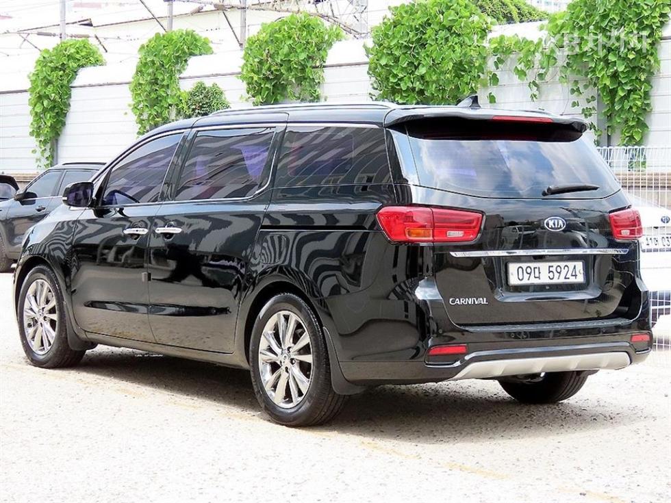 Kia Carnival — miniaturë 3