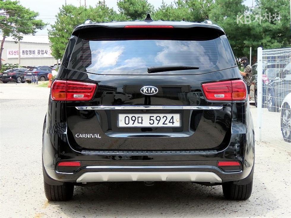Kia Carnival — miniaturë 4