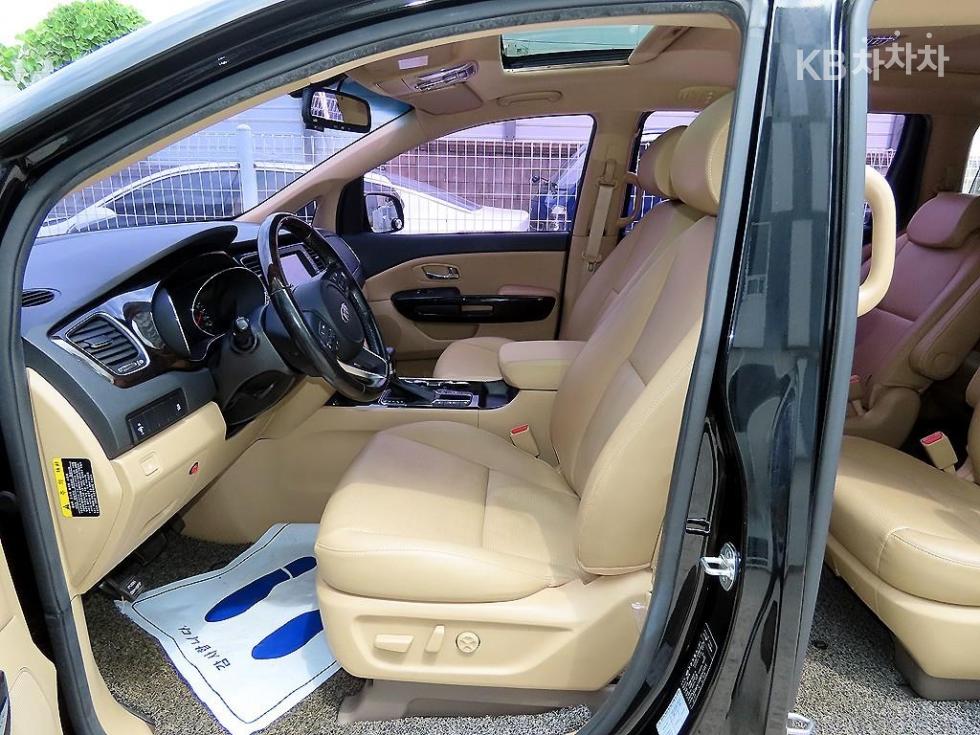 Kia Carnival — miniaturë 5