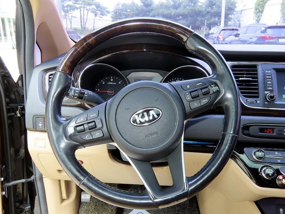 Kia Carnival — miniaturë 9