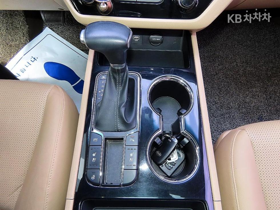 Kia Carnival — miniaturë 11