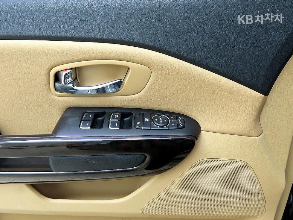 Kia Carnival — miniaturë 12