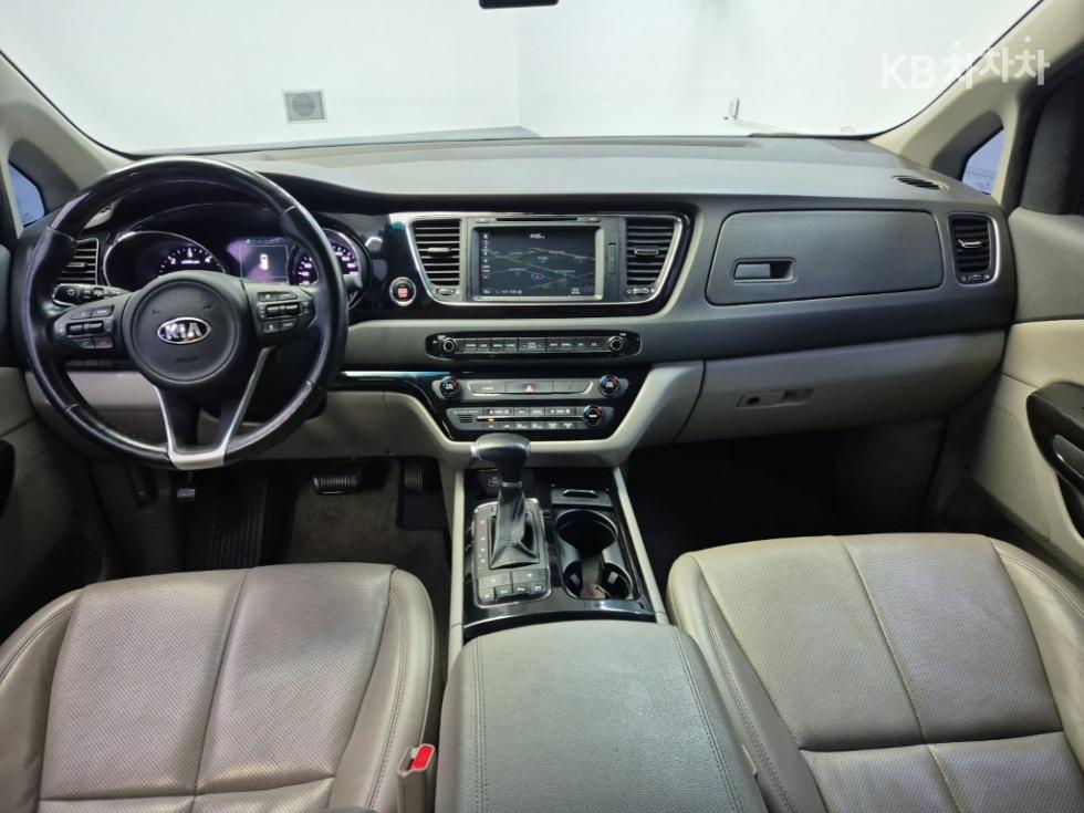 Kia Carnival — miniaturë 7