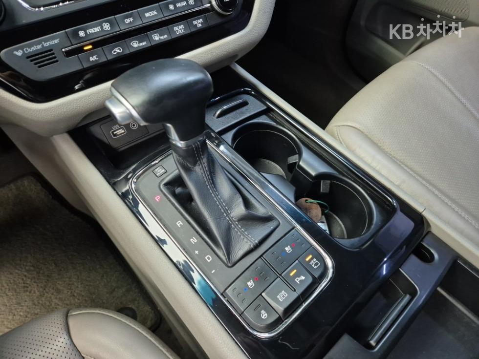Kia Carnival — miniaturë 8