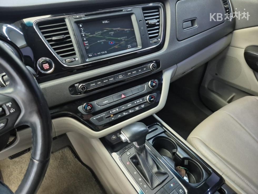 Kia Carnival — miniaturë 10
