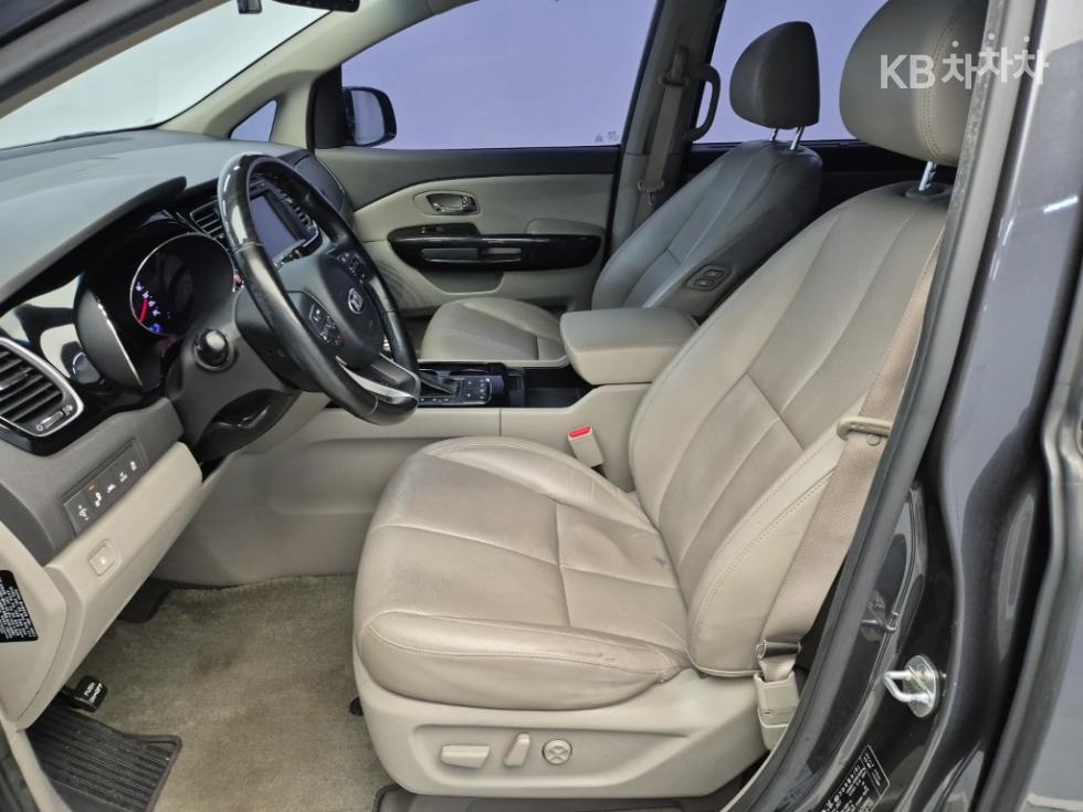 Kia Carnival — miniaturë 11