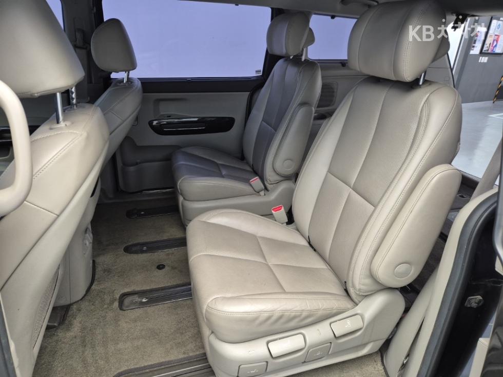Kia Carnival — miniaturë 12