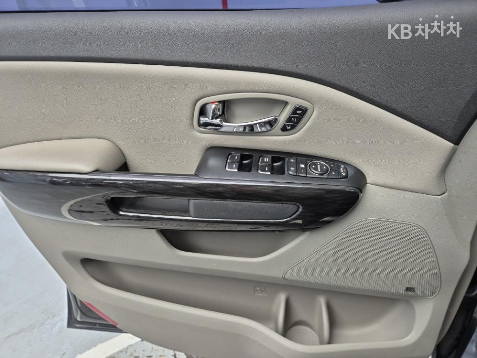 Kia Carnival — miniaturë 16