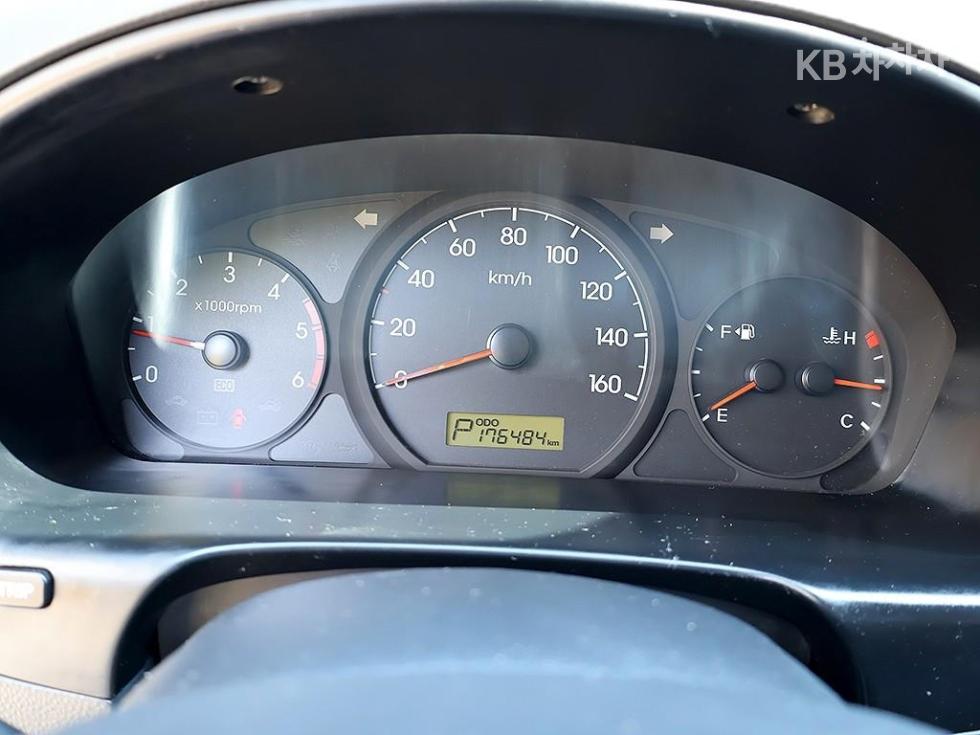 Hyundai Starex — miniaturë 6