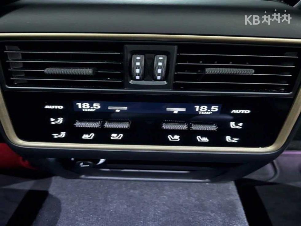 Porsche Cayenne — miniaturë 12