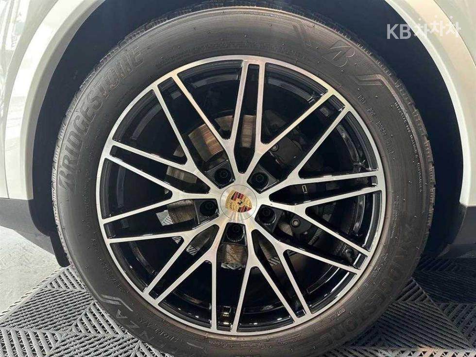 Porsche Cayenne — miniaturë 18