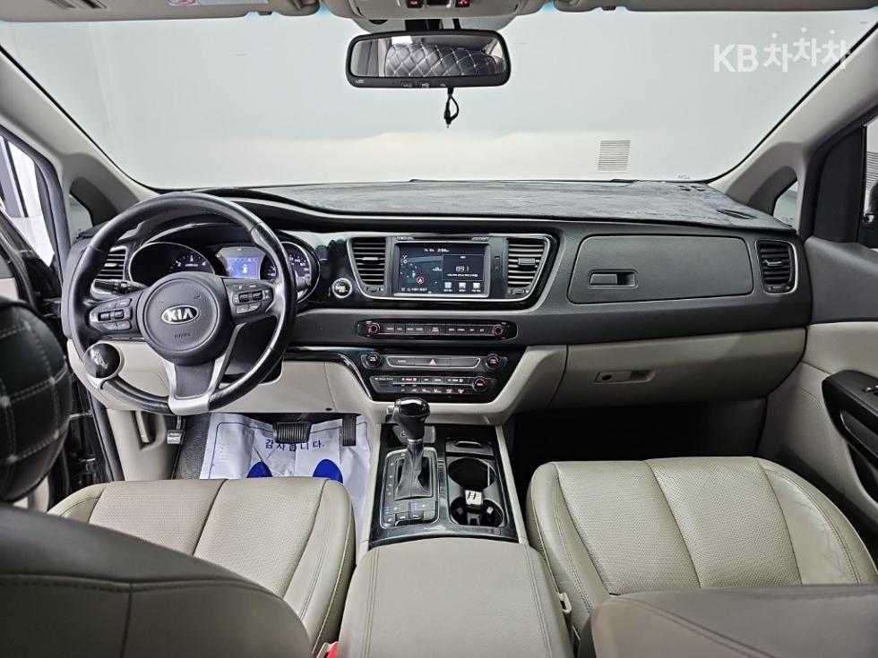 Kia Carnival — miniaturë 7