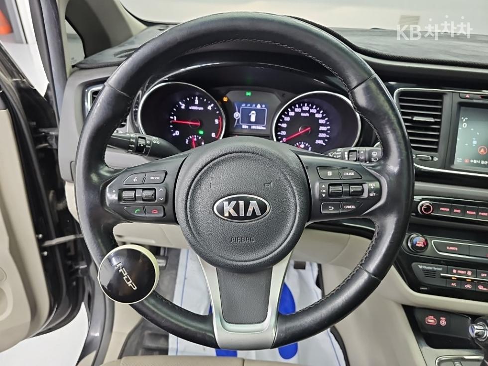 Kia Carnival — miniaturë 9