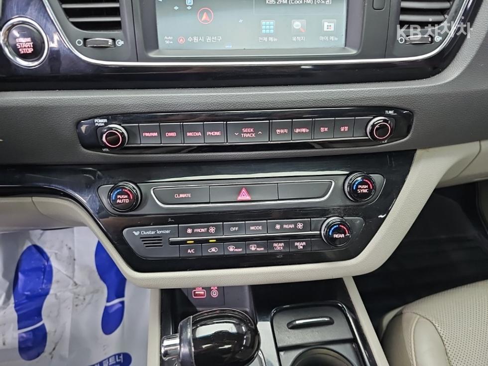 Kia Carnival — miniaturë 10