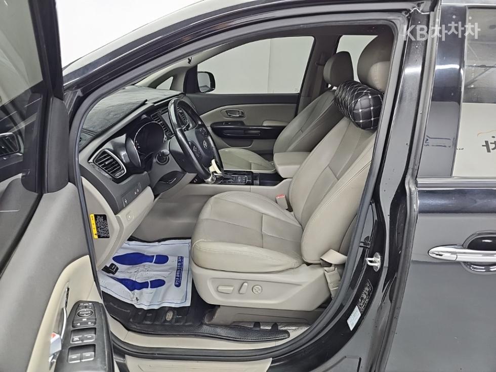 Kia Carnival — miniaturë 11