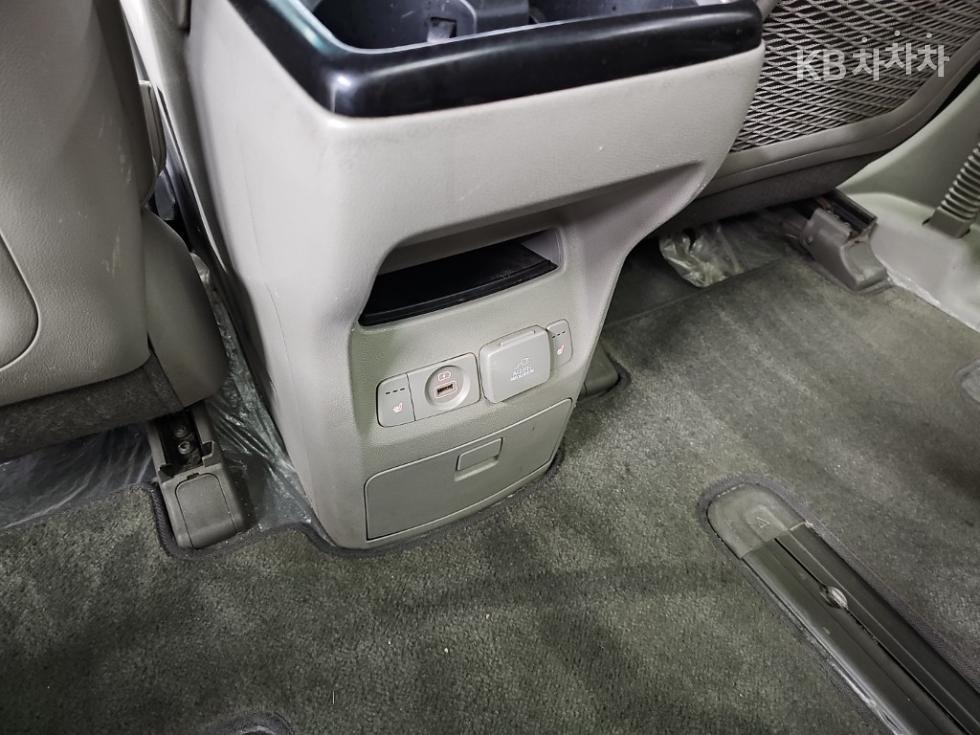 Kia Carnival — miniaturë 13