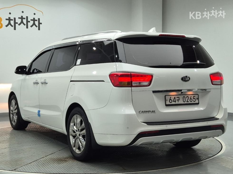 Kia Carnival — miniaturë 2