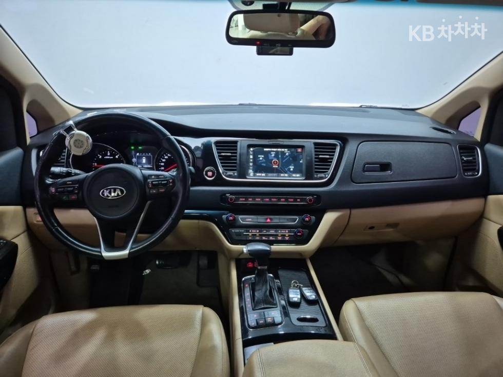 Kia Carnival — miniaturë 6
