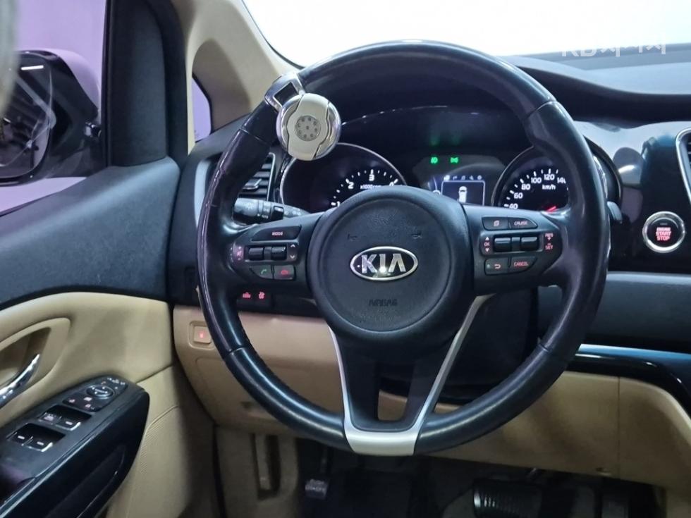 Kia Carnival — miniaturë 8