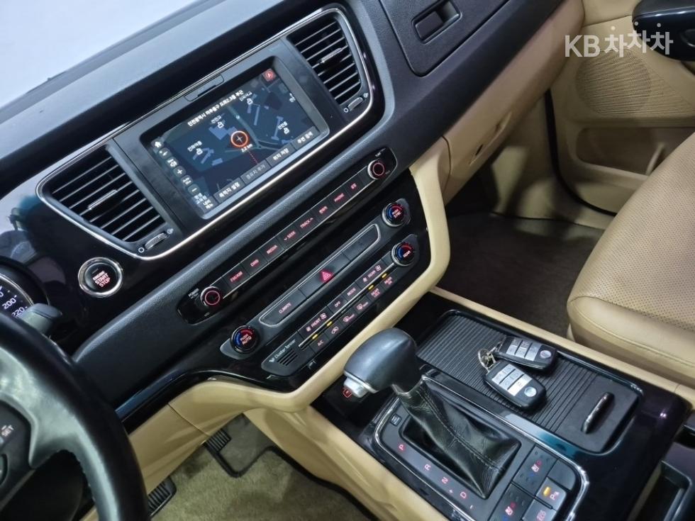 Kia Carnival — miniaturë 9