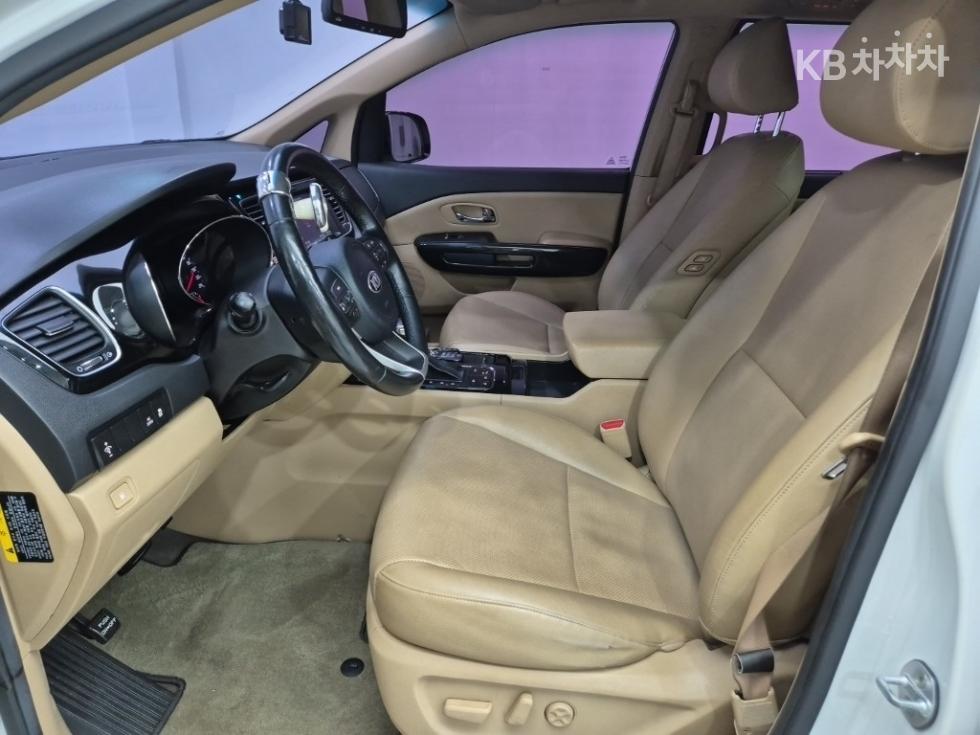 Kia Carnival — miniaturë 10