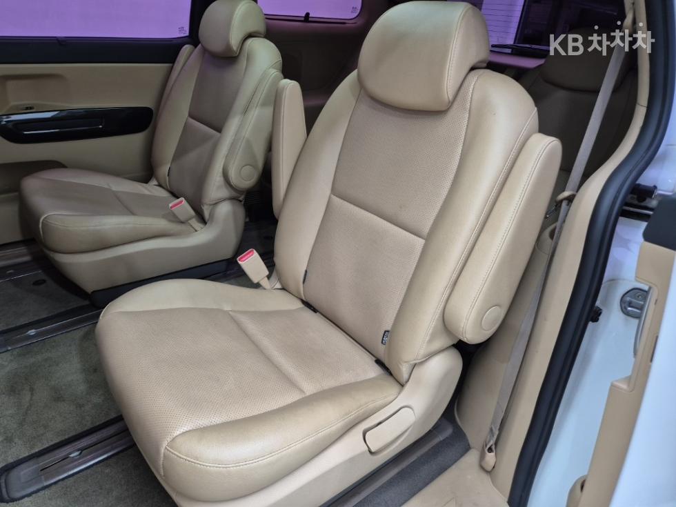 Kia Carnival — miniaturë 11