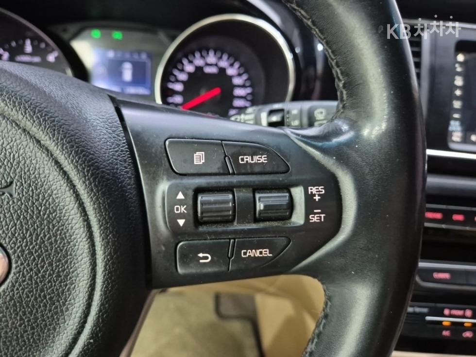 Kia Carnival — miniaturë 15