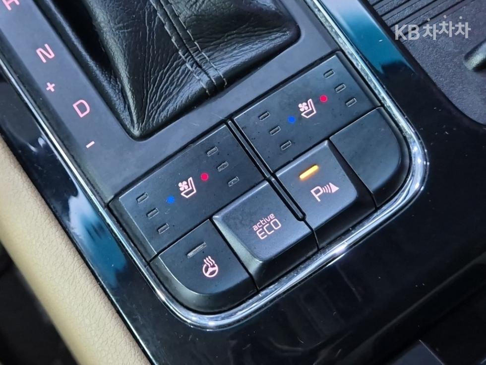 Kia Carnival — miniaturë 17