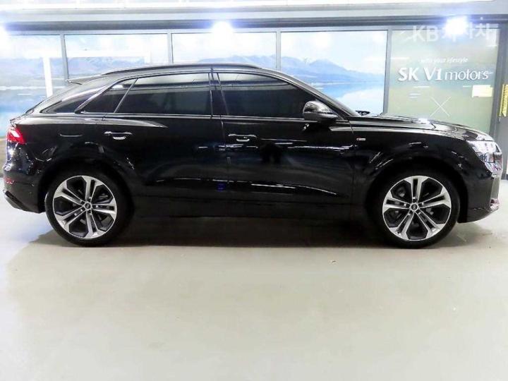 Audi Q8 — miniaturë 3