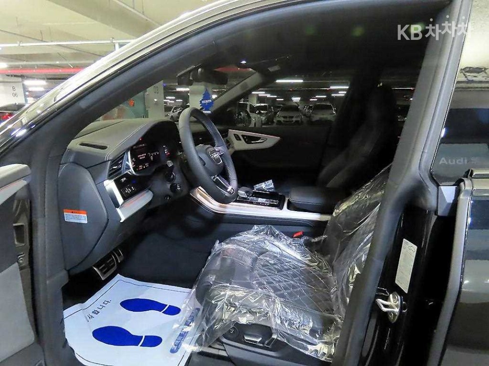 Audi Q8 — miniaturë 6