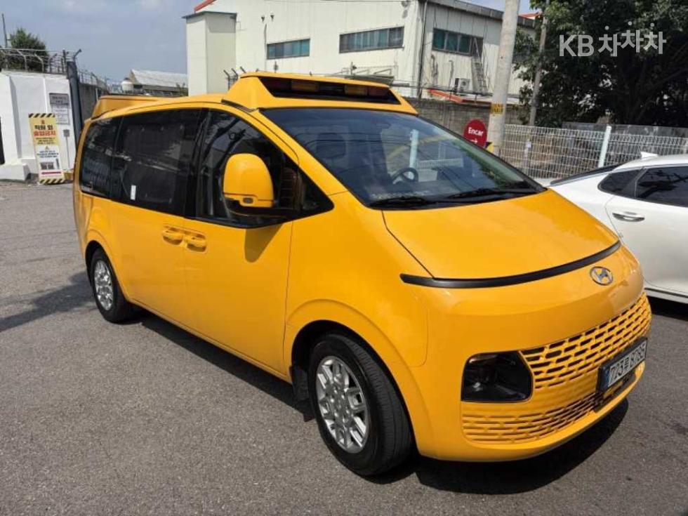 Hyundai Staria — miniaturë 3
