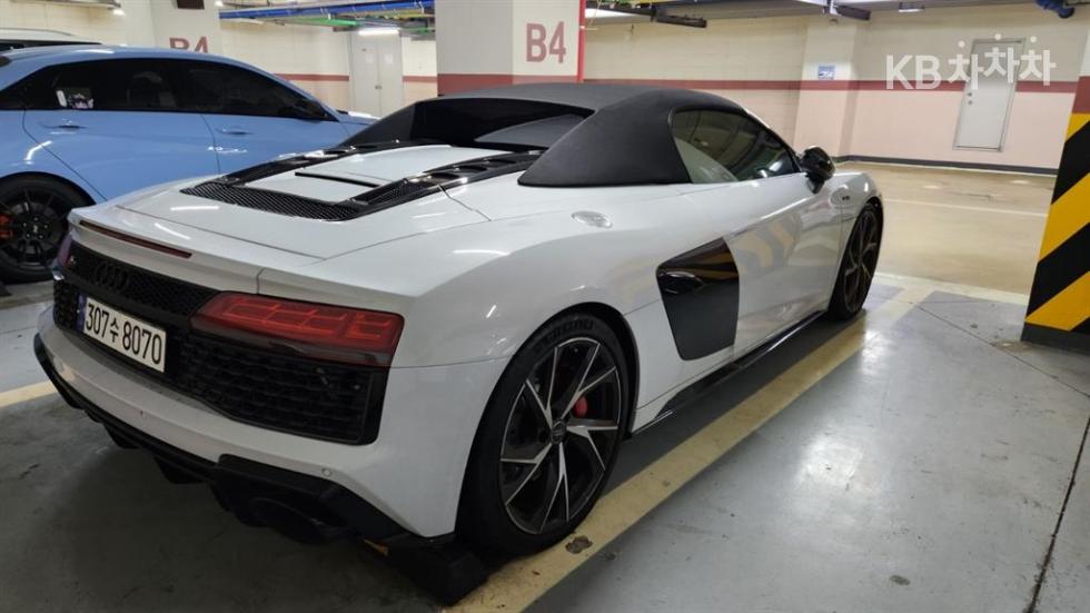 Audi R8 — miniaturë 2