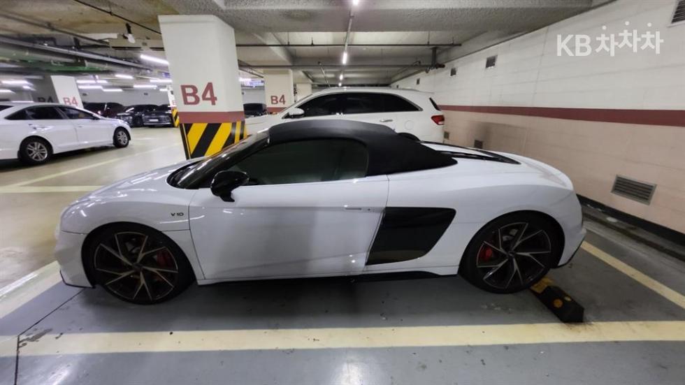 Audi R8 — miniaturë 4