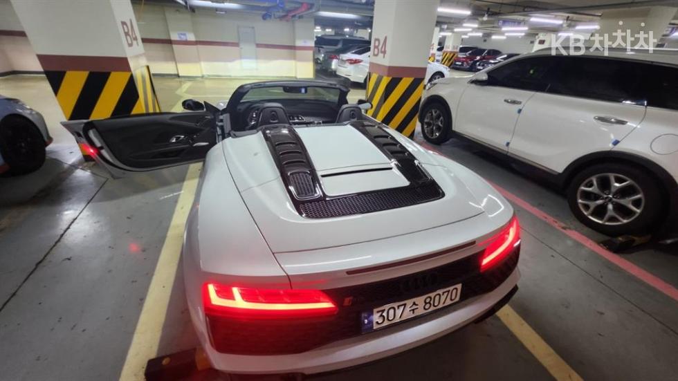 Audi R8 — miniaturë 6