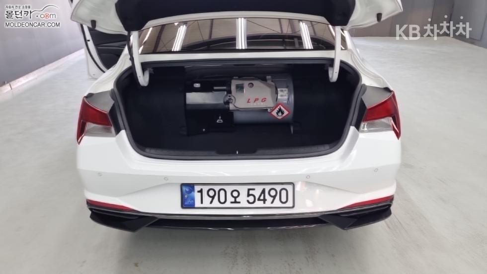 Hyundai Avante — miniaturë 18