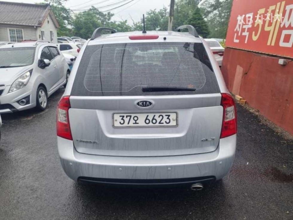 Kia Carens — miniaturë 4