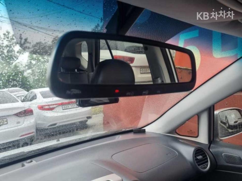 Kia Carens — miniaturë 7