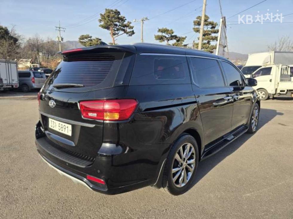 Kia Carnival — miniaturë 2