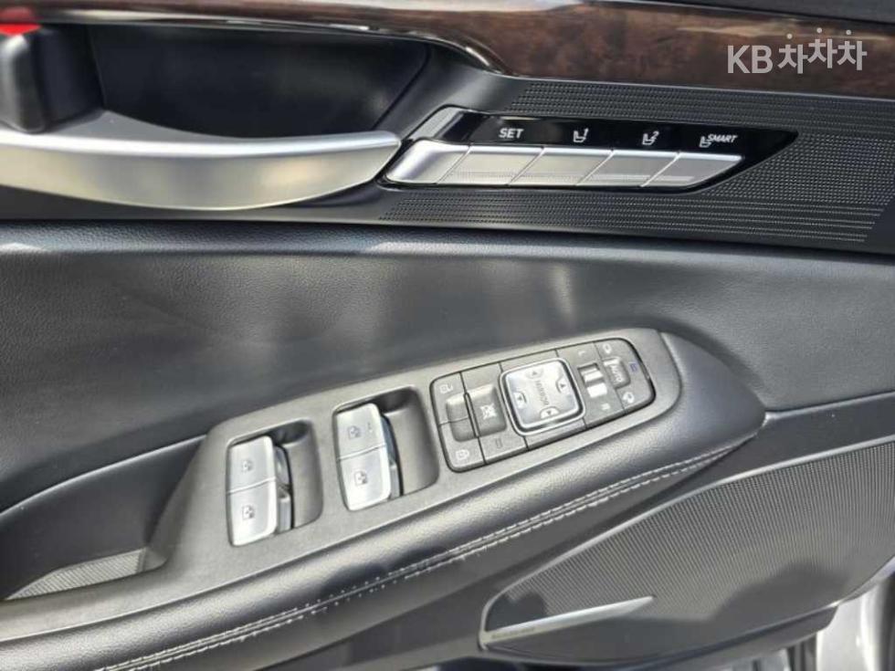 Genesis G90 — miniaturë 13
