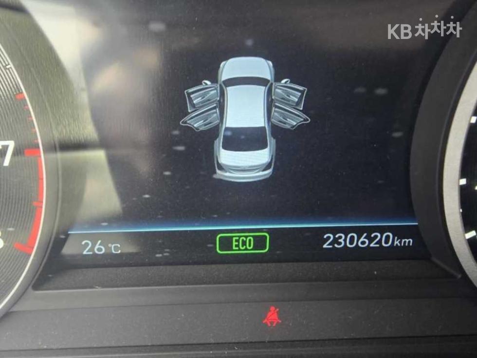 Genesis G90 — miniaturë 16