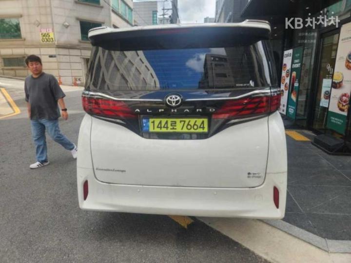 Toyota Alphard — miniaturë 2