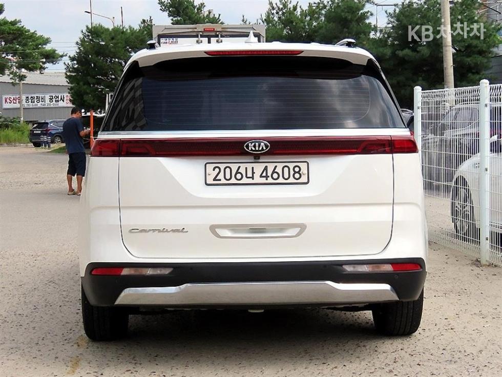Kia Carnival — miniaturë 4