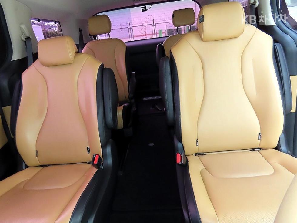 Kia Carnival — miniaturë 7