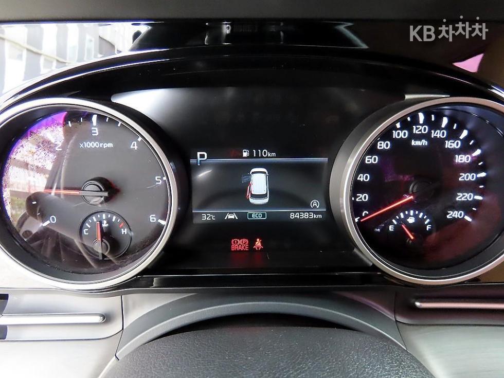 Kia Carnival — miniaturë 10
