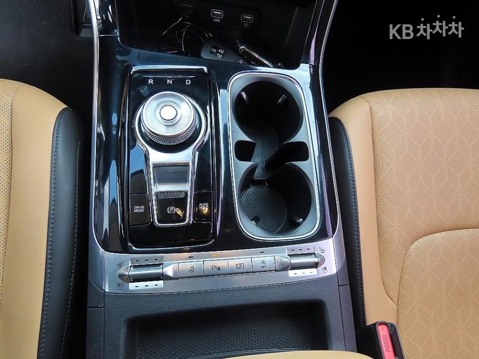 Kia Carnival — miniaturë 11